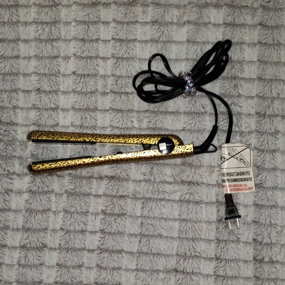 Style House Leopard Flat Iron